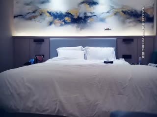 全国探花今晚黄先生也来玩双飞一个少妇一个萌妹，穿上情趣装黑丝身上扭动一起舔弄猛操