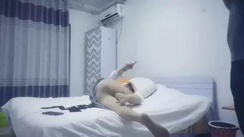 玩健身的飞机头帅哥和艺校女友啪啪这鸡巴好粗啊妹子下面有些干涩这幺粗插下去都没见出水