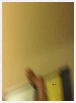 年轻情侣厕所开战没想到男主那么快射，赶快用口吸出来