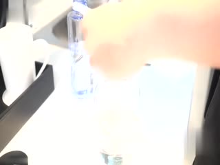 高颜值短发妹子车震双人啪啪.车后座口交上位骑乘后入猛插