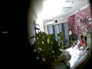 真实偷拍连锁酒店 约会的小情侣，高质量情侣 红衣女神