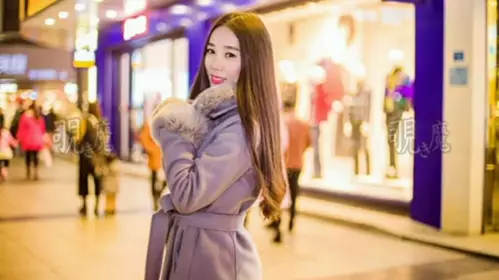 剧情演绎金钱诱惑勾引邻居少妇酒店开房穿着高跟各种姿势草 ！