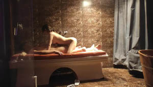 水疗馆偷拍水床漫游口交毒龙技术过硬太爽了