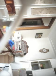 【清纯少妇致命诱惑】，30岁良家小少妇，取完快递，打扫卫生，厨房做饭被扒光，露脸，肤白风骚穴粉尤物