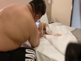 重磅福利高价购买胖子团昏睡啪啪啪好几位漂亮妹子足交内窥镜道具玩尿道捆绑各种变态行为