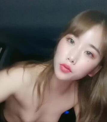 约个帅哥玩车震-迷人的小野猫