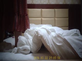 狗爷棋牌宾馆嫖妓刚出来混的黑丝小美眉嫌狗爷干的时间长说他什幺招式都试了