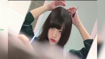 大胆坑神潜入艺术学校表演系女卫生间多角度偸拍全是美女啊人美BB也美光滑细嫩的大蜜桃臀太TM诱人了