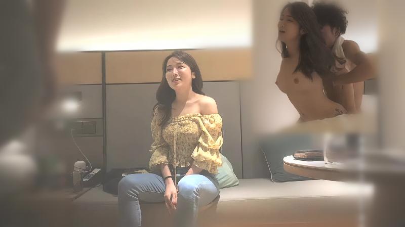 约了两个妹子留一个啪啪 擡腿侧入抽插猛操搞得呻吟连连