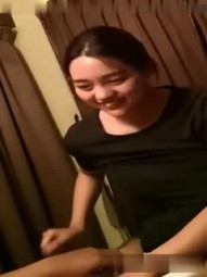 专业推油小姐姐 手法越来越好了 相比第一次进步很多 鸡巴撸得不疼了 加了点钱摸小姐姐的奶子 不要告诉别人哦！