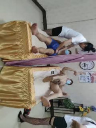 性爱那点事激情4P，两大哥勾搭黑丝制服女技师，先享受按摩在玩点特殊服务，草逼又草嘴轮草抽插