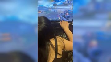 ⭐淫声荡语⭐被哥哥骑着狂操，哥哥真的好厉害，无套抽查的好爽，叫声隔壁都听见了，边打游戏边被大鸡巴哥哥啪啪