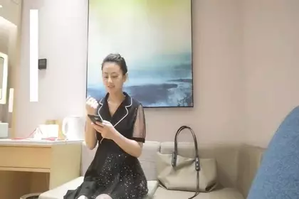 甜美少女和炮友开房操逼！摸奶扣穴调情！69姿势掰开舔逼，骑乘位打桩机，妹子口活也很棒