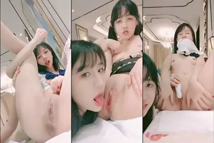 蜜桃臀美妞喜欢自慰，手动太累新买的炮击，假屌快速猛捅骚逼，炮友开快裆进进出出，揉搓阴蒂说骚话，高潮小穴湿湿的