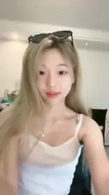 9分颜值金发美女！外表甜美活泼！近距离特写，跳蛋假屌自慰，双管齐下猛捅