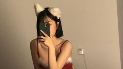 性感骚货女友主动自拍，想给大伙们看看骑乘在鸡巴上的样子多淫荡