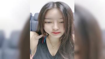 超极品的妞子来救赎狼友来了，撸管推荐风骚诱人的大奶子自己揉捏着伸着舌头要舔狼友的大鸡巴，电动道具插逼第03集