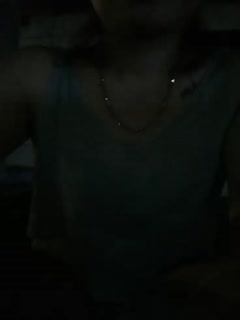 骚熟女玩点刺激的公共卫生间约炮小哥哥 ，很紧张硬不了直接给她口硬 ，空间有限撅着屁股后入插得很深，不要错过