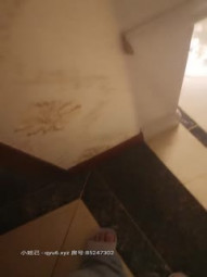 绿帽男给老婆找单男，【淫妻癖的难忘一夜】孩子不在家，边看电视边听妻子被干的呻吟，骚货今晚终于被满足了