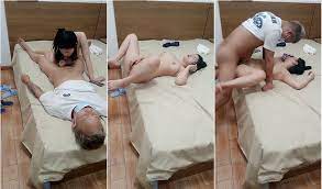 丰满肉感胖妹酒店被男友按住狂艹,表情都被干的狰狞了,好疼啊妳慢点