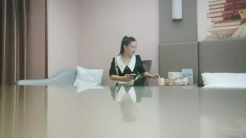 大屁股少妇大奶子一晃一晃