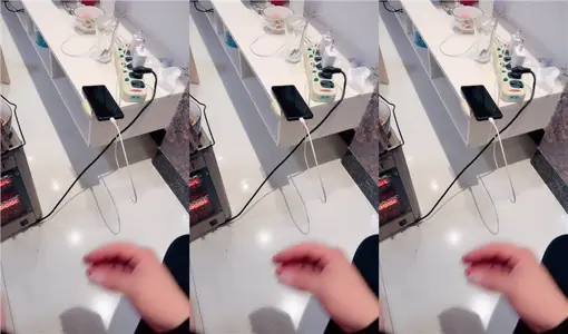 小嫂子来家中做客，想要休息毫不客气 半推半就拔掉内裤掏出鸡巴直接无套后入，艹爽了就是双向奔赴