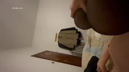 那幺性感的大屁股，和那幺骚的浪叫。你能顶住多少分钟不射