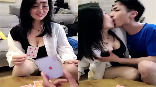 爆乳骚妇和小哥玩牌输了让小哥各种玩弄操..._