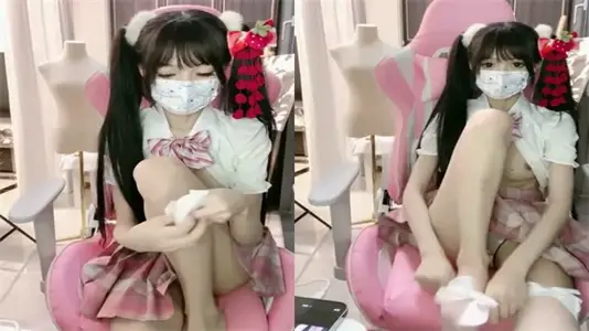 白丝双马尾苗窕嫩妹淫声荡语撩骚互动道具玩弄骚逼