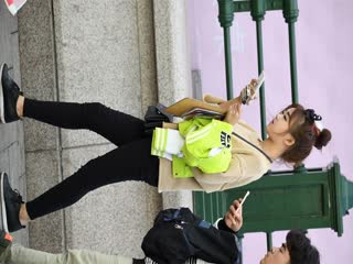 国内厕拍大神潜入某大厦写字楼女厕偷拍几个白领姐姐嘘嘘