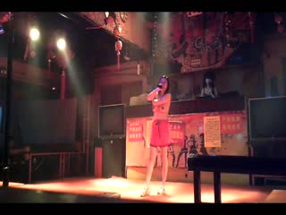 县城某洗浴中心午夜场人气爆棚有唱有跳钢管舞4位颜值还可以的妹子裸舞表演重点是乳房都是极品