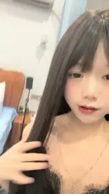 很有看点的19岁小萝莉，【吃一口小布丁】，从高铁厕所，到火锅店，SPA店，酒店，到处露出挑战