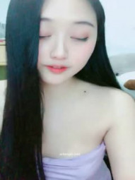 成都樱桃小丸子美少女，水灵灵的笑容 笑得真欢乐，揉奶捏乳头 网友表示烦恼都没有啦，巨诱惑的酥酥胸！