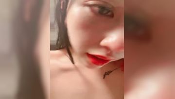 颜值很高的极品女神全程露脸大秀诱惑，样子好骚掰开逼逼给狼友看特写，道具抽插高潮迭起，淫水多多呻吟可射第02集