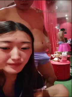 刚离开团队独自直播的170CM大长腿性感美女为了拉人气和粉丝网友酒店啪啪直播,没想到男的还带了春药.国语!!