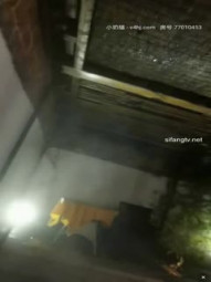 性感风骚的少妇【千年的狐狸】全裸洗澡，温泉里摸硬粉丝的鸡巴无套啪啪，真刺激！-1