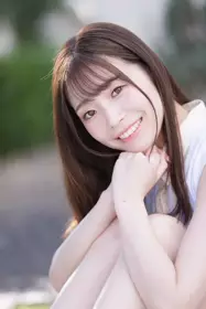 漂亮短发气质美女戴着帽子裸着身体自慰抠穴阴毛不多木耳很粉很是诱人