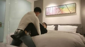 高品质外围美臀极骚御姐  开档丝袜扭动屁股想要被操  摸蛋深喉大屌特写插嘴