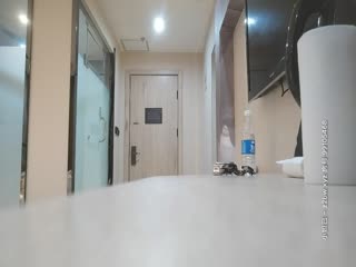 小妲己平台，【郎团探花处女归来】大二羞涩学生妹刚下海，超清设备偷拍白嫩胴体，花式啪啪这一场又搞出血来-1