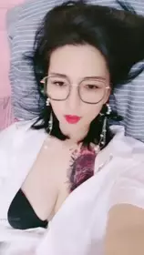 极品美女小骚穴淫汁流~揉搓圆滚滚的大白奶子极度诱惑