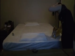 广东男酒店一次约啪2个颜值很不错的兼职援交女玩双飞~男的真厉把2美女搞得都没闲着~轮流换着干~国语!