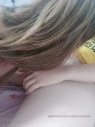 没有鸡巴毛的美团外卖小哥大战寂寞的良家少妇，露脸很清纯被小哥吃奶子抠逼好诱惑，压在身下爆草呻吟