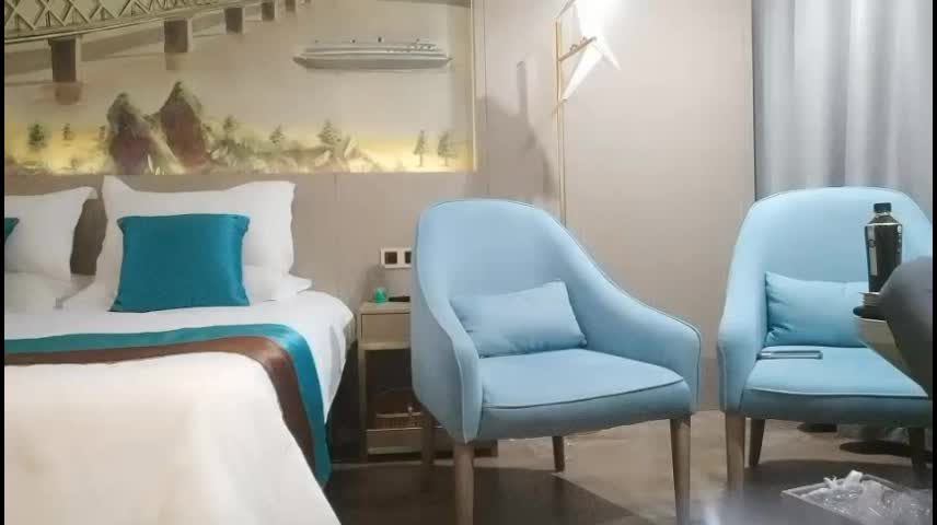 爆头哥 马尾辫清纯大长腿萌妹，黑色网袜学生制服，深喉大屌骑乘擡腿侧入猛操