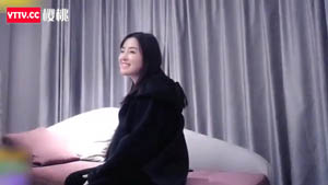 给老婆约个单男家里床上操 被操得花心振振颤抖 叫床声没停过