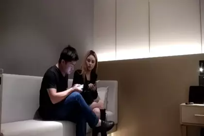 最新流出网红酱mikic与土豪胖粉丝约炮 足交啪啪大尺度完美露脸