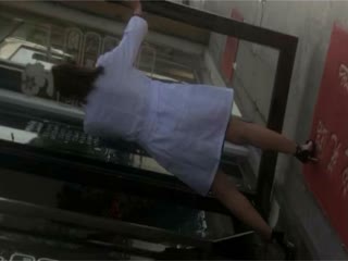 国内厕拍大神潜入某高校女厕偷拍刚上完体育课的三个青春靓丽朝气蓬勃的学妹