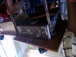 小学生不学好竟然偷拍美女老师的卡通内裤