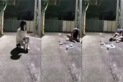 情侣夜晚楼下附近做爱刺激，静悄悄地周边，性奋了调教后入操起来，真厉害啊！