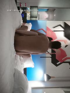 身材性感气质美丽少妇上厕所，遇上来大姨妈啦 还一堆血在姨妈巾上，不过这是美逼呀，菊花也不错 ！