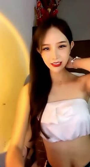 黑木耳小姨子激情3P跟两蒙面大哥啪啪 揉奶抠逼口交大鸡巴 被各种体位爆草浪荡呻吟真骚